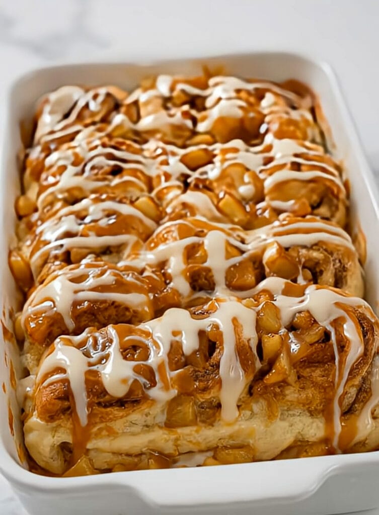 Cinnamon roll apple pie lasagna