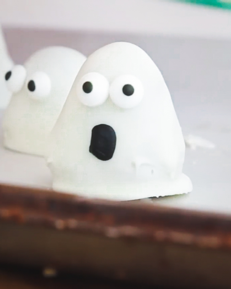 Halloween oreo balls