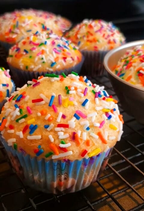 Funfetti yoghurt muffins
