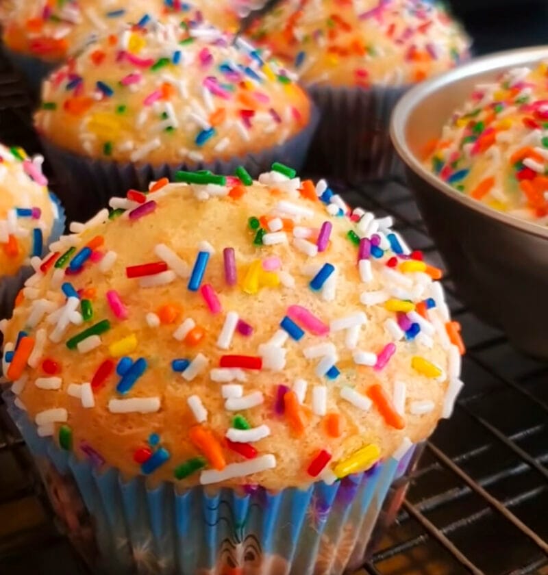Funfetti yoghurt muffins