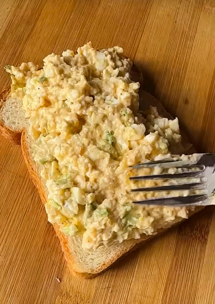 Spicy chipotle egg sando