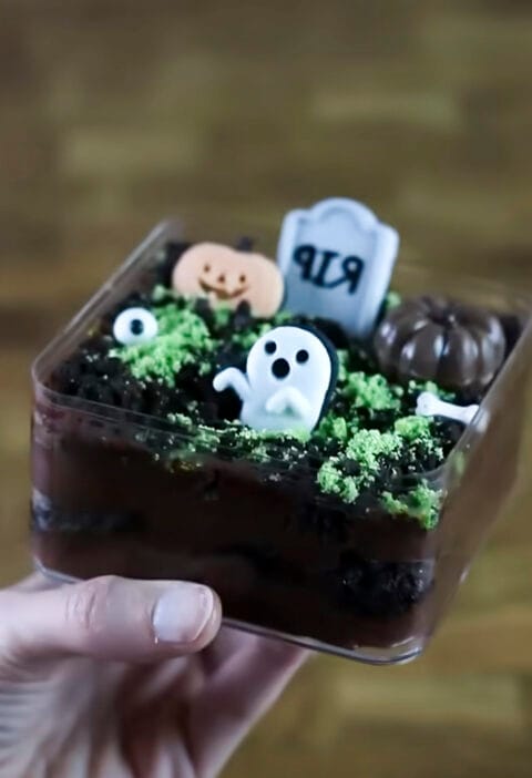 Graveyard pudding cups