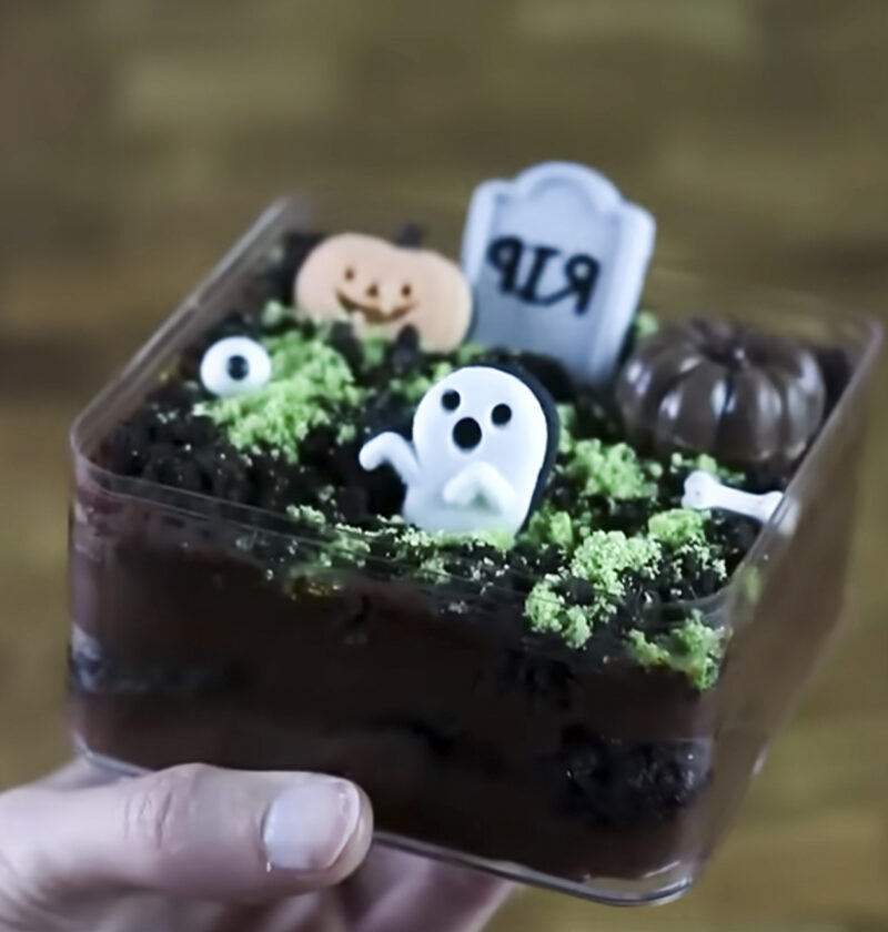 Graveyard pudding cups
